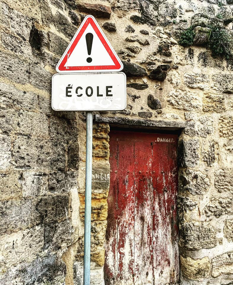 Attention, Ecole !